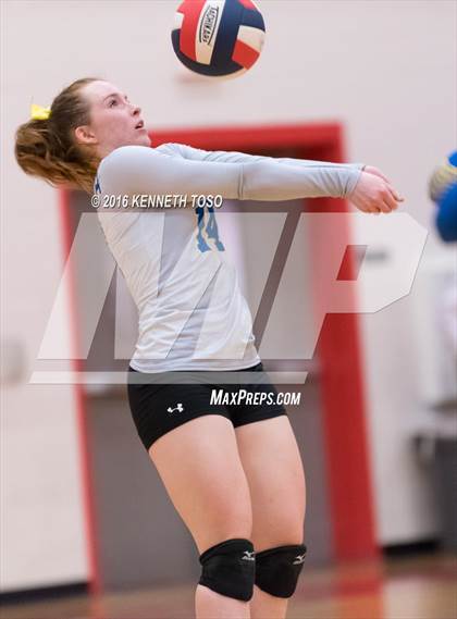 Thumbnail 3 in Jourdanton vs. Lago Vista (UIL 3A Bi-District) photogallery.