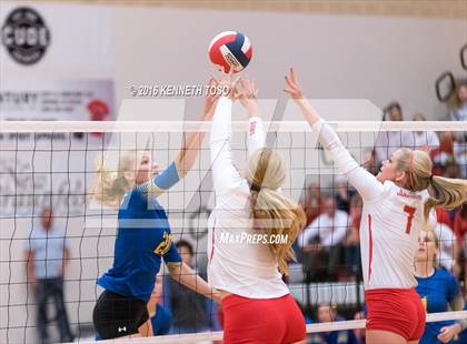Thumbnail 3 in Jourdanton vs. Lago Vista (UIL 3A Bi-District) photogallery.