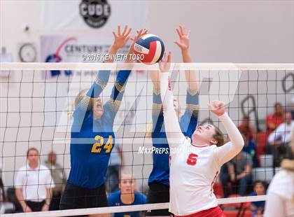 Thumbnail 1 in Jourdanton vs. Lago Vista (UIL 3A Bi-District) photogallery.