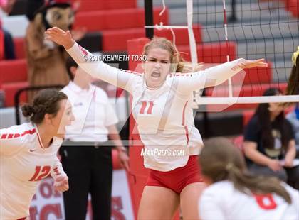 Thumbnail 2 in Jourdanton vs. Lago Vista (UIL 3A Bi-District) photogallery.