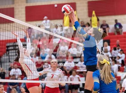 Thumbnail 2 in Jourdanton vs. Lago Vista (UIL 3A Bi-District) photogallery.