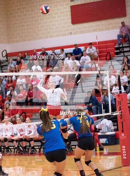 Thumbnail 1 in Jourdanton vs. Lago Vista (UIL 3A Bi-District) photogallery.
