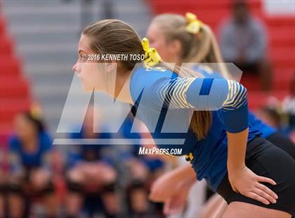 Thumbnail 1 in Jourdanton vs. Lago Vista (UIL 3A Bi-District) photogallery.