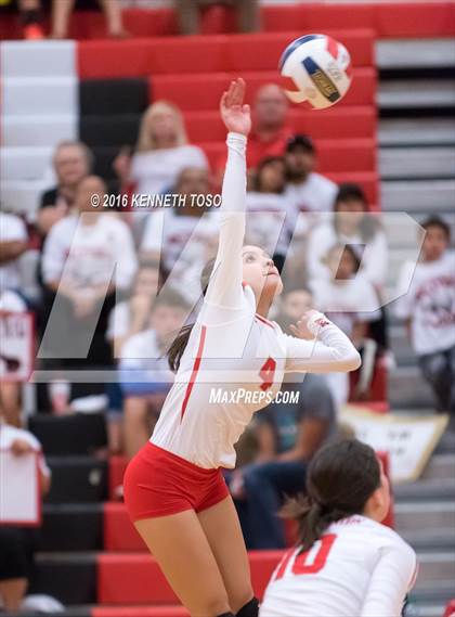 Thumbnail 1 in Jourdanton vs. Lago Vista (UIL 3A Bi-District) photogallery.