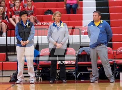 Thumbnail 3 in Jourdanton vs. Lago Vista (UIL 3A Bi-District) photogallery.