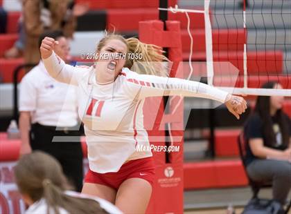 Thumbnail 3 in Jourdanton vs. Lago Vista (UIL 3A Bi-District) photogallery.