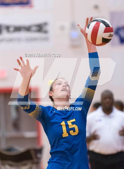 Thumbnail 3 in Jourdanton vs. Lago Vista (UIL 3A Bi-District) photogallery.