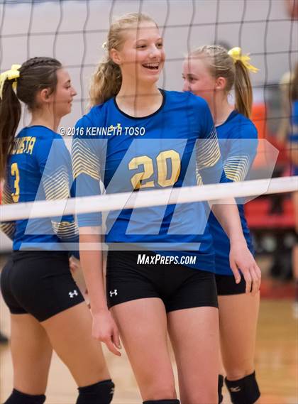 Thumbnail 3 in Jourdanton vs. Lago Vista (UIL 3A Bi-District) photogallery.