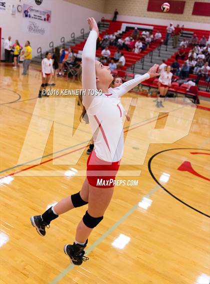 Thumbnail 1 in Jourdanton vs. Lago Vista (UIL 3A Bi-District) photogallery.