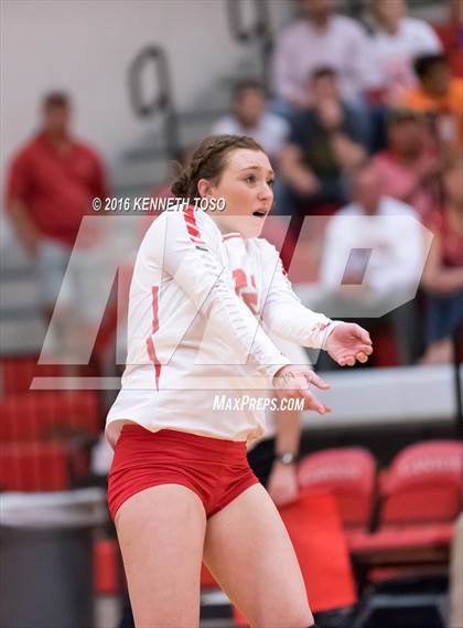 Thumbnail 3 in Jourdanton vs. Lago Vista (UIL 3A Bi-District) photogallery.