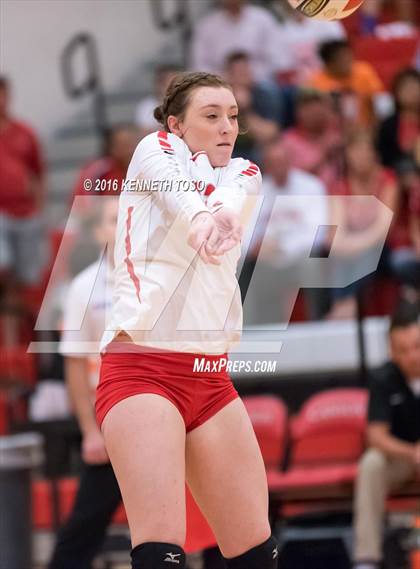 Thumbnail 2 in Jourdanton vs. Lago Vista (UIL 3A Bi-District) photogallery.