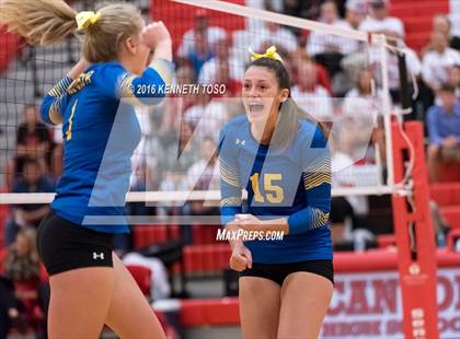Thumbnail 2 in Jourdanton vs. Lago Vista (UIL 3A Bi-District) photogallery.