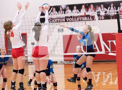 Thumbnail 2 in Jourdanton vs. Lago Vista (UIL 3A Bi-District) photogallery.