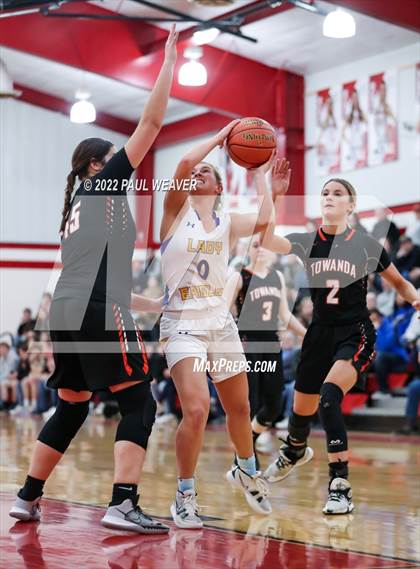 Thumbnail 1 in Line Mountain vs. Towanda (PIAA District IV Class AAA Semi-final) photogallery.