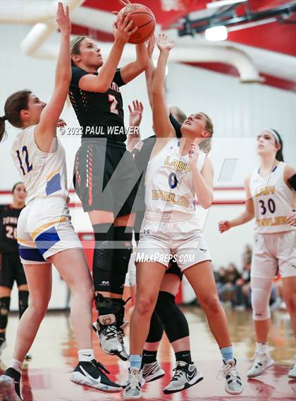 Thumbnail 3 in Line Mountain vs. Towanda (PIAA District IV Class AAA Semi-final) photogallery.
