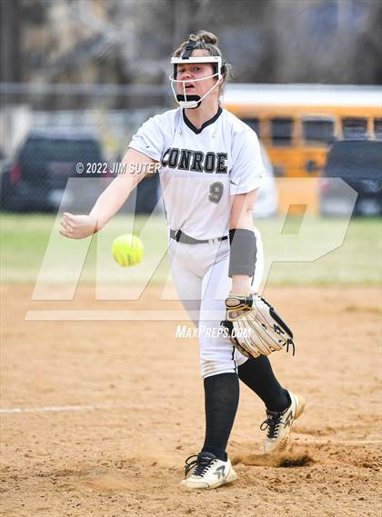 Thumbnail 3 in Montgomery vs Conroe (Brenham Tournament) photogallery.