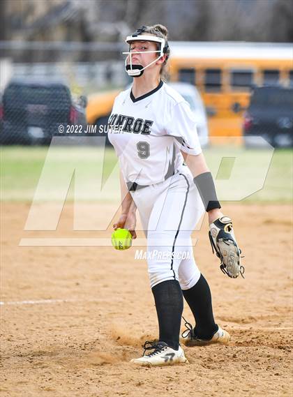 Thumbnail 2 in Montgomery vs Conroe (Brenham Tournament) photogallery.