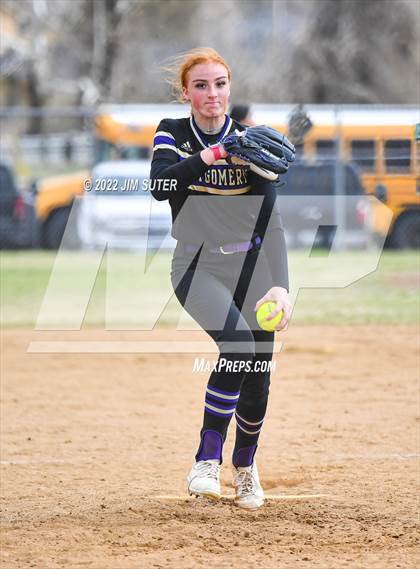 Thumbnail 3 in Montgomery vs Conroe (Brenham Tournament) photogallery.