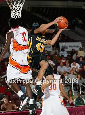 Thumbnail 2 in DeLaSalle vs. St. Pius X (Houston vs the Nation Tournament) photogallery.