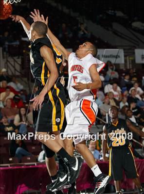 Thumbnail 1 in DeLaSalle vs. St. Pius X (Houston vs the Nation Tournament) photogallery.