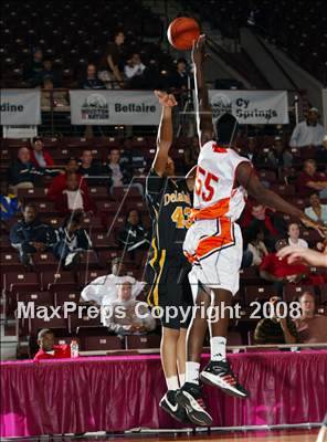 Thumbnail 1 in DeLaSalle vs. St. Pius X (Houston vs the Nation Tournament) photogallery.