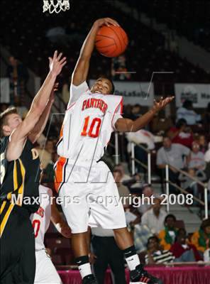 Thumbnail 3 in DeLaSalle vs. St. Pius X (Houston vs the Nation Tournament) photogallery.