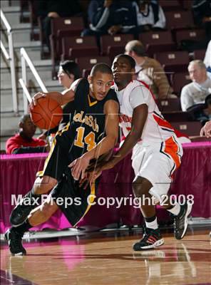 Thumbnail 3 in DeLaSalle vs. St. Pius X (Houston vs the Nation Tournament) photogallery.