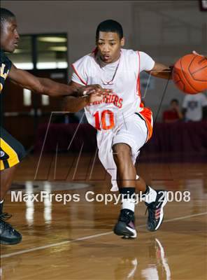 Thumbnail 3 in DeLaSalle vs. St. Pius X (Houston vs the Nation Tournament) photogallery.