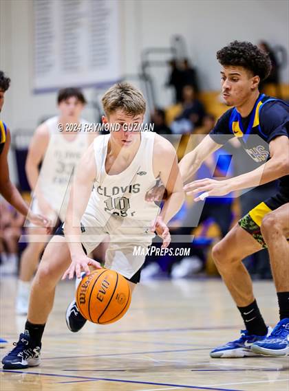Thumbnail 1 in Clovis East vs. Bakersfield Christian photogallery.