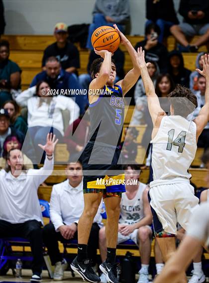 Thumbnail 3 in Clovis East vs. Bakersfield Christian photogallery.