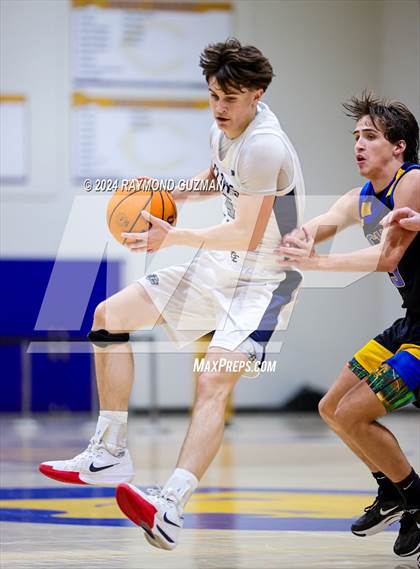 Thumbnail 3 in Clovis East vs. Bakersfield Christian photogallery.