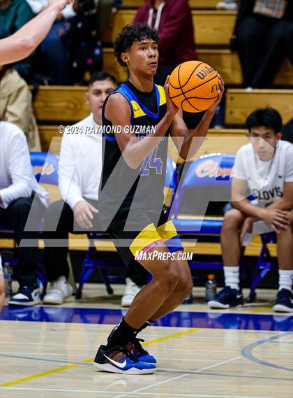 Thumbnail 3 in Clovis East vs. Bakersfield Christian photogallery.