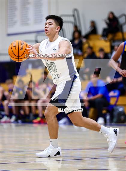Thumbnail 3 in Clovis East vs. Bakersfield Christian photogallery.