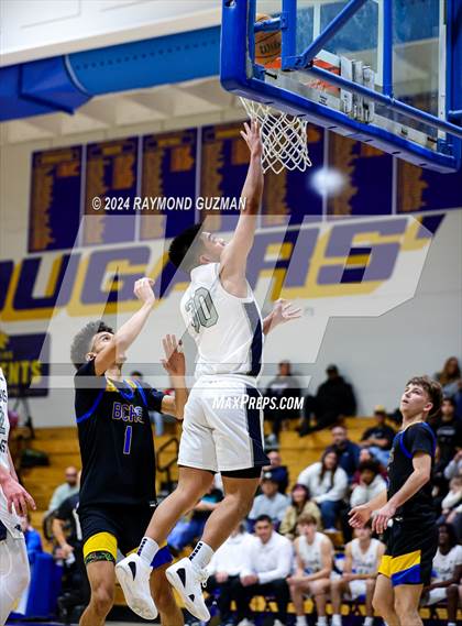 Thumbnail 2 in Clovis East vs. Bakersfield Christian photogallery.