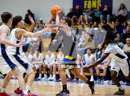 Thumbnail 3 in Clovis East vs. Bakersfield Christian photogallery.