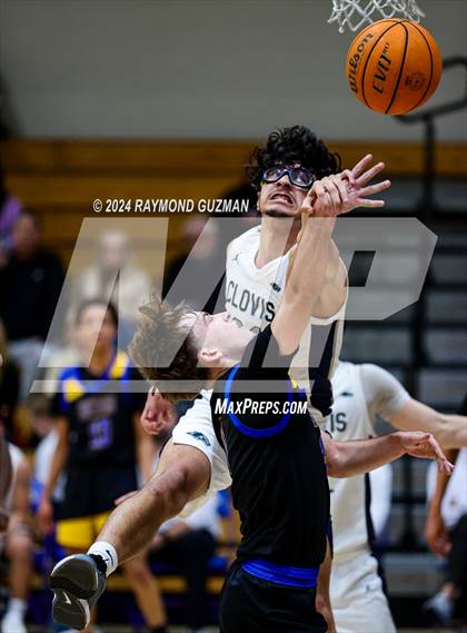 Thumbnail 3 in Clovis East vs. Bakersfield Christian photogallery.