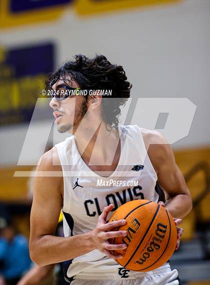 Thumbnail 1 in Clovis East vs. Bakersfield Christian photogallery.