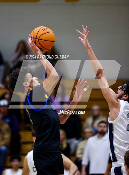 Thumbnail 1 in Clovis East vs. Bakersfield Christian photogallery.
