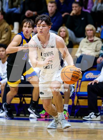 Thumbnail 2 in Clovis East vs. Bakersfield Christian photogallery.