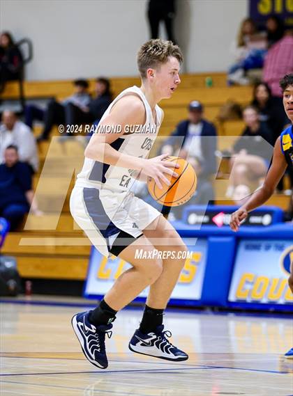 Thumbnail 1 in Clovis East vs. Bakersfield Christian photogallery.
