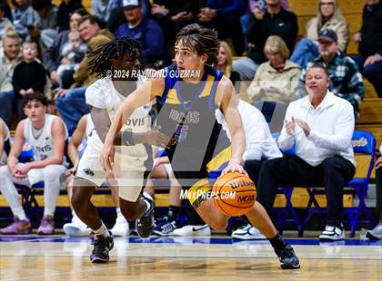 Thumbnail 3 in Clovis East vs. Bakersfield Christian photogallery.
