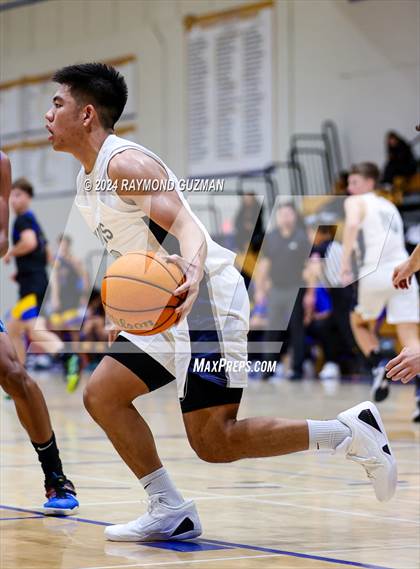 Thumbnail 3 in Clovis East vs. Bakersfield Christian photogallery.