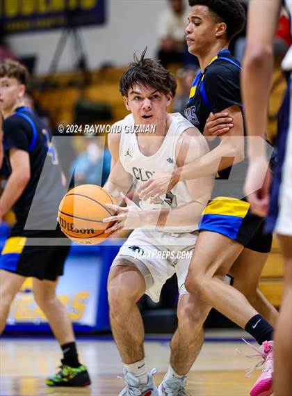Thumbnail 2 in Clovis East vs. Bakersfield Christian photogallery.