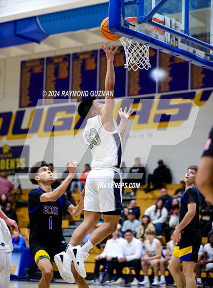 Thumbnail 1 in Clovis East vs. Bakersfield Christian photogallery.