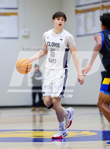 Thumbnail 2 in Clovis East vs. Bakersfield Christian photogallery.