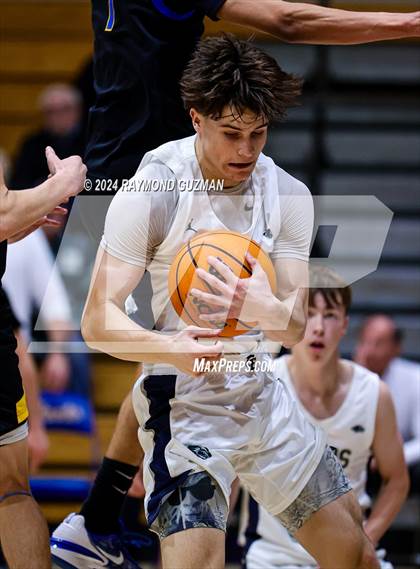 Thumbnail 2 in Clovis East vs. Bakersfield Christian photogallery.