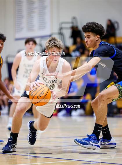 Thumbnail 3 in Clovis East vs. Bakersfield Christian photogallery.