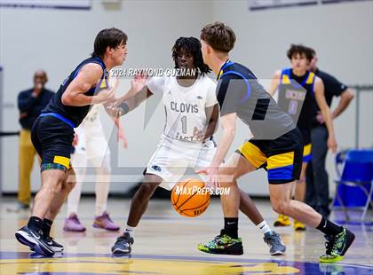 Thumbnail 2 in Clovis East vs. Bakersfield Christian photogallery.