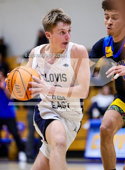 Thumbnail 2 in Clovis East vs. Bakersfield Christian photogallery.