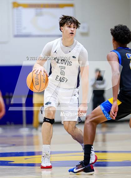 Thumbnail 3 in Clovis East vs. Bakersfield Christian photogallery.